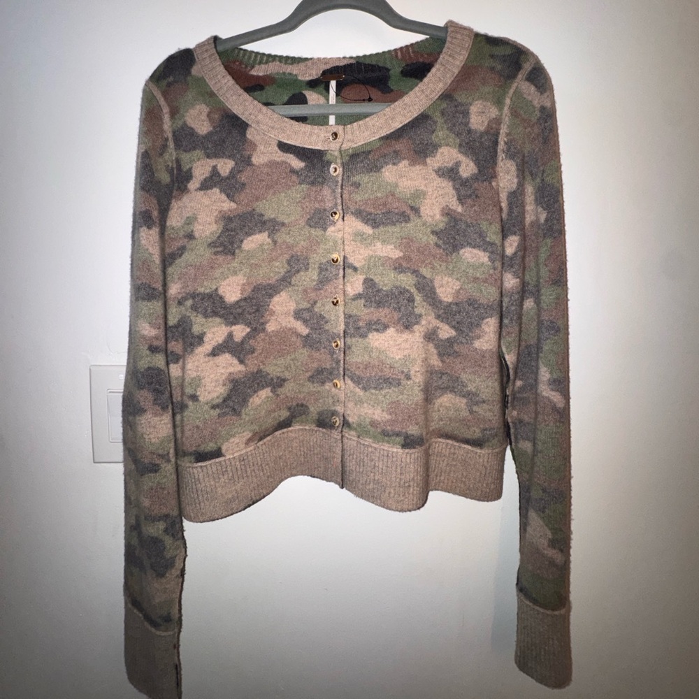 Free People. Size Large. Camo sweater. Worn once.